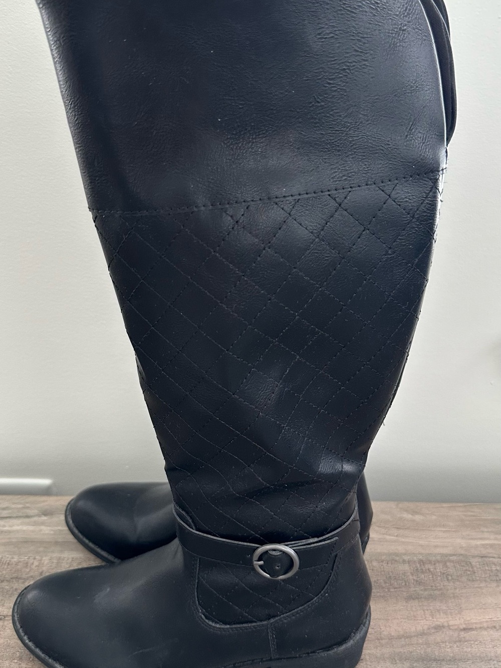 Black Quilted Knee-High Women's Boots - size 7.5